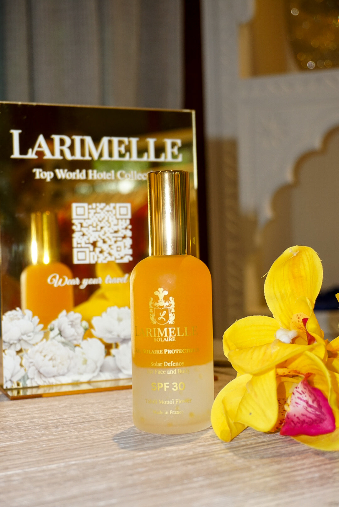 SPF30 Solar Defence for Face and Body, Eau Solaire Protectrice image 3